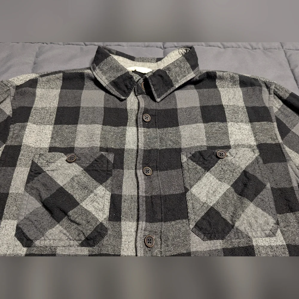 URBAN PIPELINE Awesomely Soft Black & Grey Plaid Mens Small button down Shirt